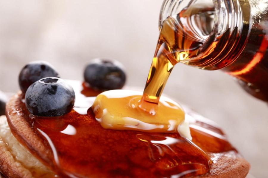 Чем заменить сахар с пользой для здоровья: медом или кленовым сиропом