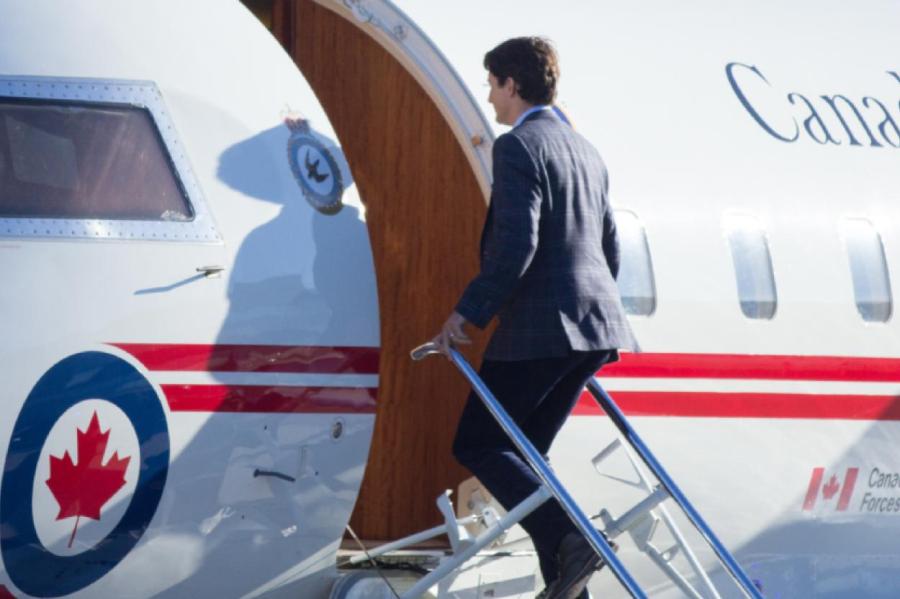 Премьер Канады застрял в Индии из-за сломавшегося самолета
