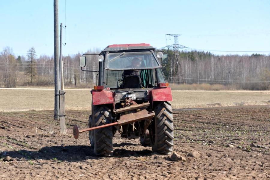 Разоренные фермеры Латвии вынуждены платить за свою же землю