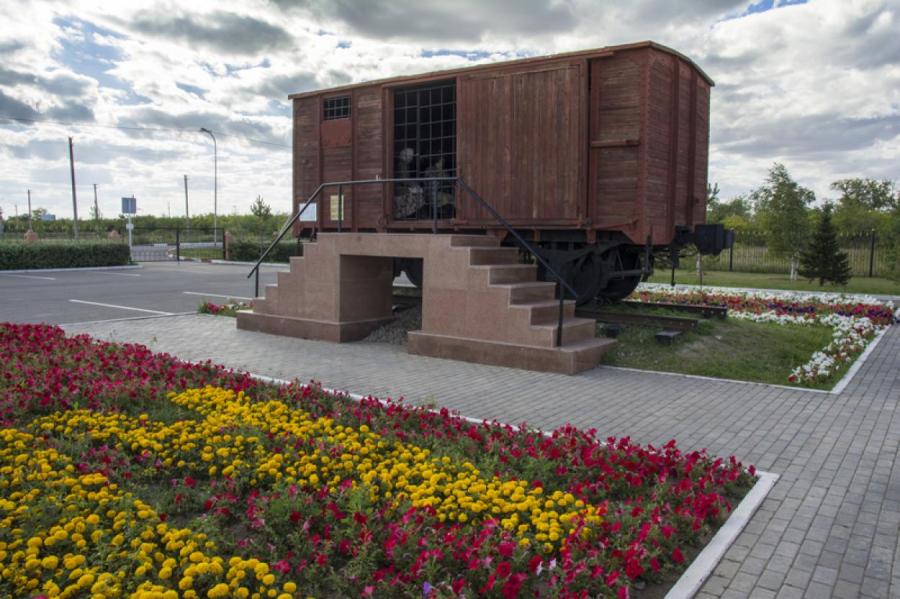 Казахстан рассекретил данные о 2,4 млн репрессированных при СССР