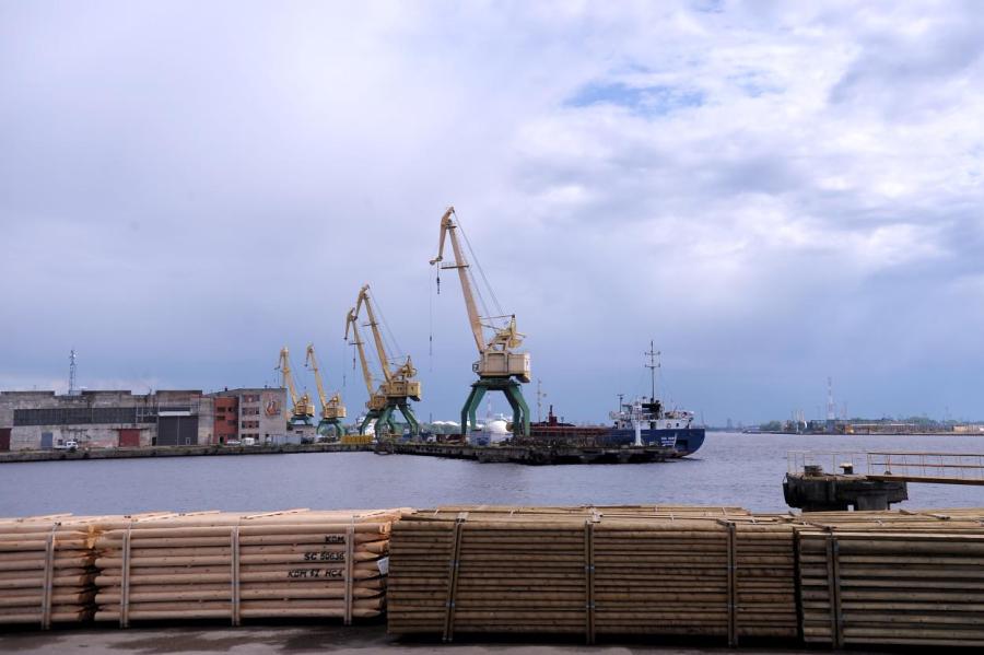 У Латвии слабеют торговые связи: экспорт и импорт резко снижаются