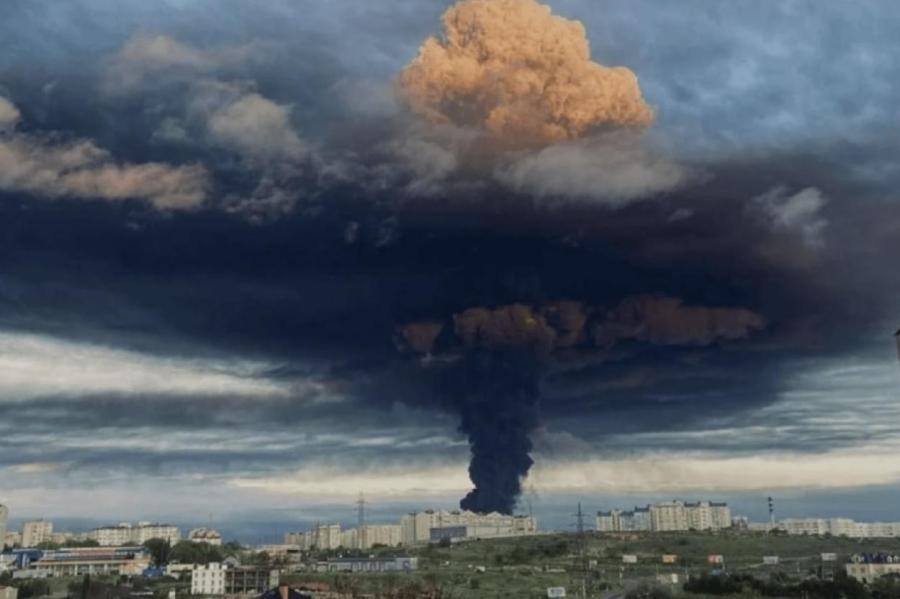 Слышны взрывы в Крыму, горят военные объекты