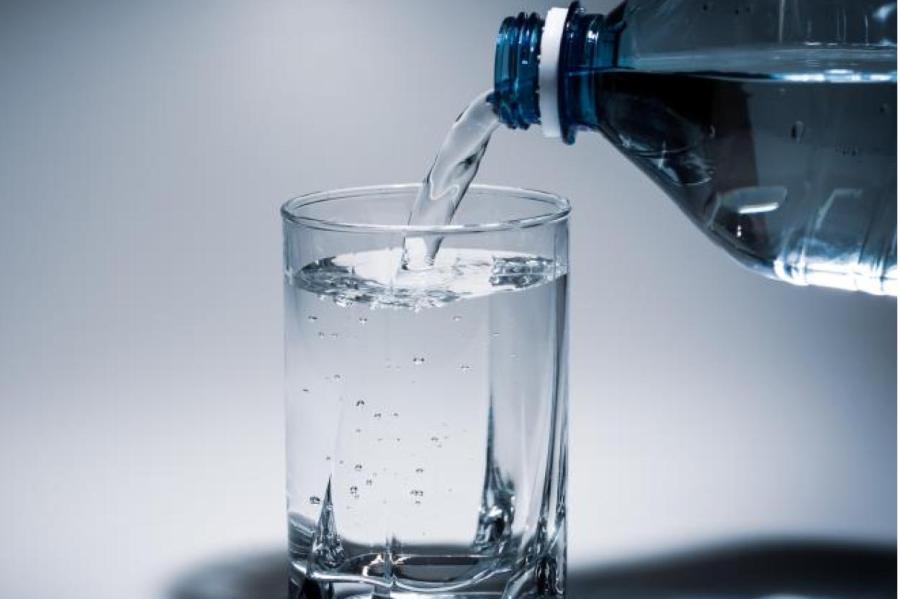 Как пить воду, чтобы похудеть: важные правила от диетологов