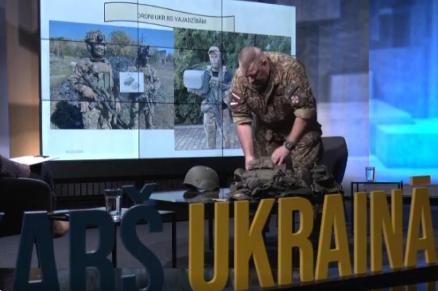 Слайдиньш вернулся из Украины и показал трофеи – экипировку россиян