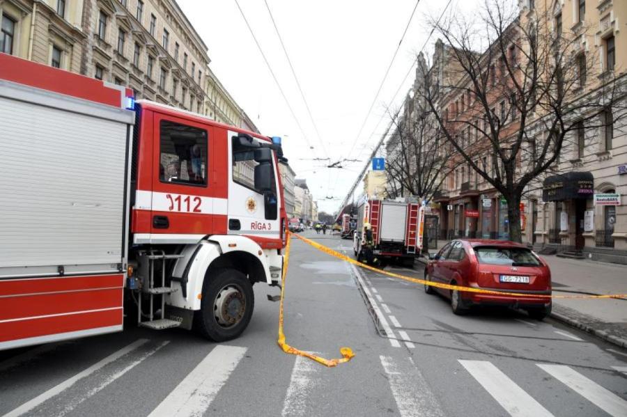 Вчера из-за пожара в Рижской школе были эвакуированы 220 человек