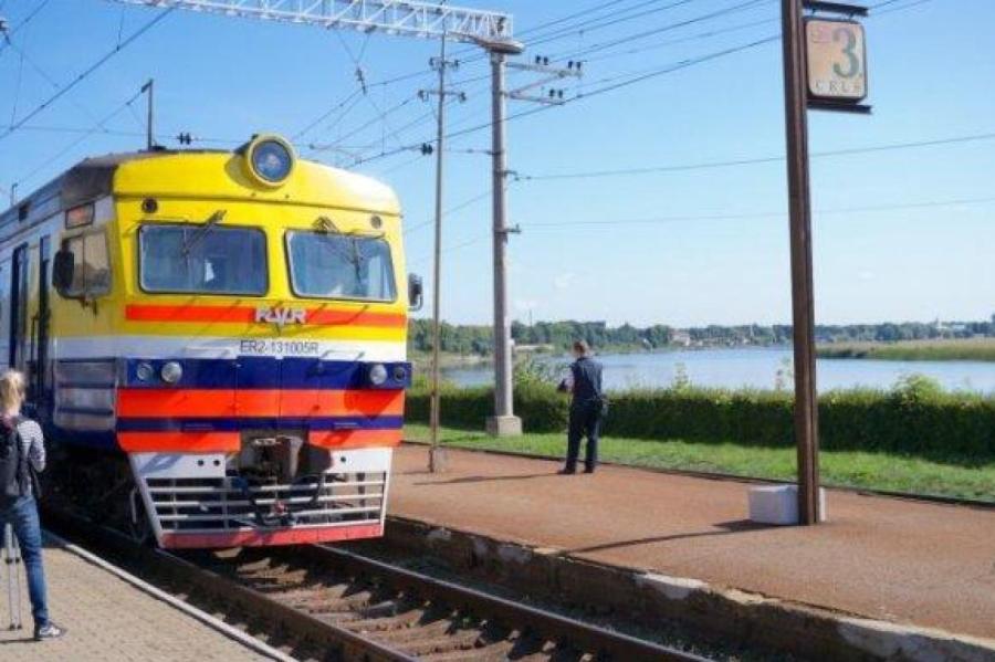 Повреждения от ветра: «Pasažieru vilciens» отменяет ряд вечерних поездов