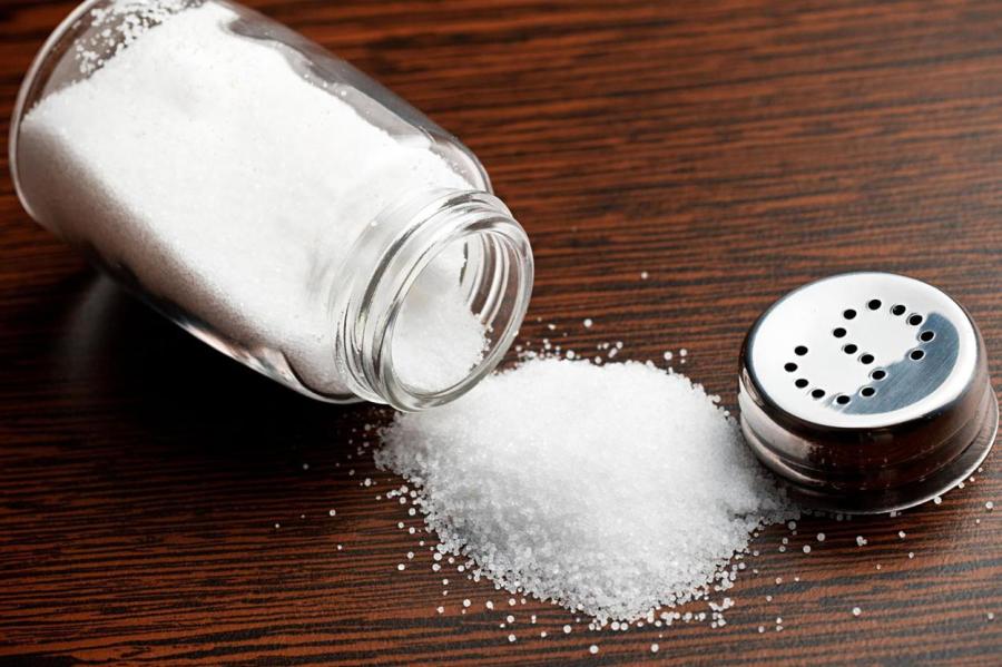 Нутрициолог назвала три опасности отказа от соли