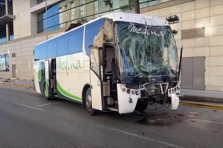 В Испании автобус врезался в толпу, три человека погибли