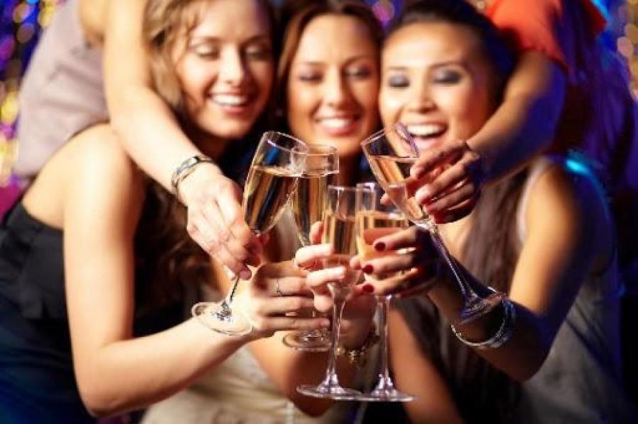 Роковая и пьяная: как знаки зодиака ведут себя на вечеринках