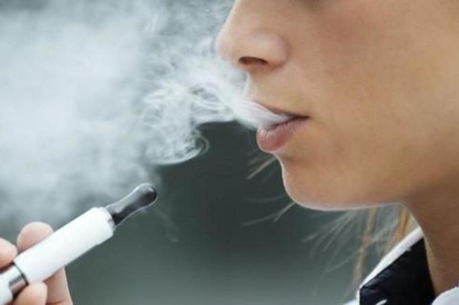 Беспрецедентный случай: табачная индустрия подает в суд на латвийского врача