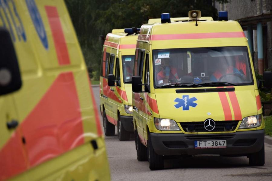 Латвия передаст Украине 61 автомобиль скорой помощи