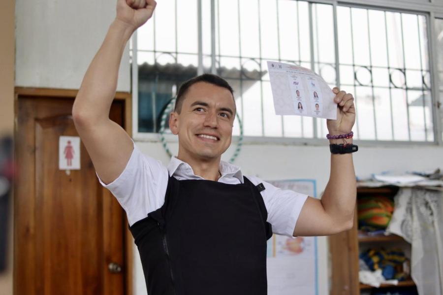 Эквадор досрочно избрал президента; он был аутсайдером на выборах