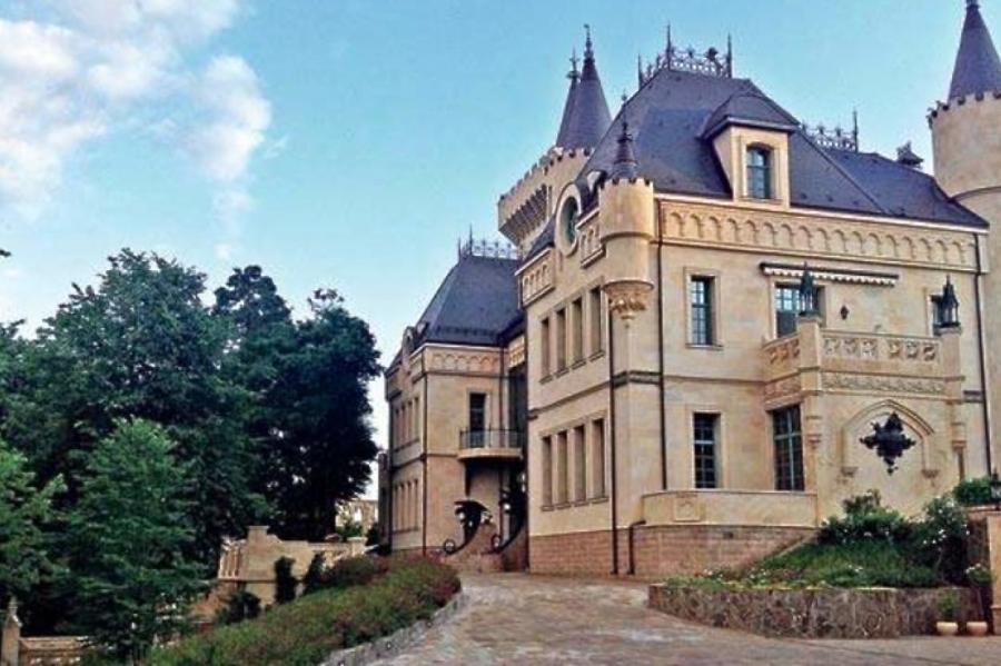 Замок Аллы Пугачевой за 7 миллионов евро готовят к приезду хозяйки (ВИДЕО)