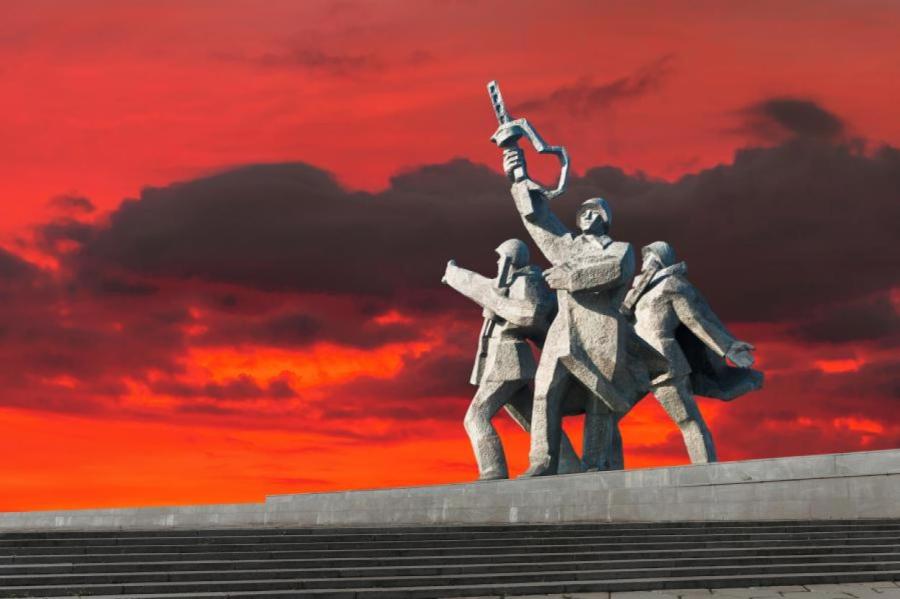 Сейм рассмотрит поправки о срочном сносе оставшихся памятников советской армии