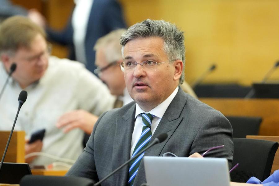 Депутаты бросают мандаты: текучка кадров в Рижской думе