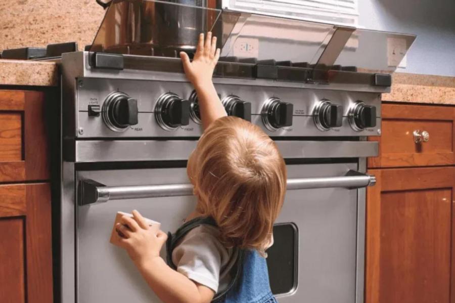 Как сделать плиту безопасной для малыша?