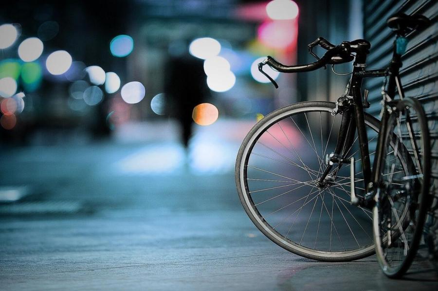 Доска жалоб: спасибо за велодорожки, но где машины оставлять?!