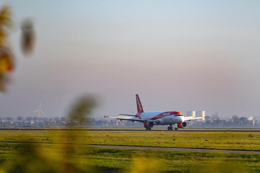 Нидерланды отказались от сокращения числа рейсов в аэропорту Схипхол