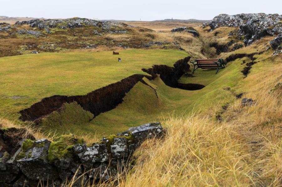Исландия: бегущие от вулкана забирают с собой самое ценное