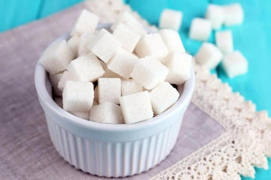 10 несладких продуктов, в которых сахара больше, чем в конфетах