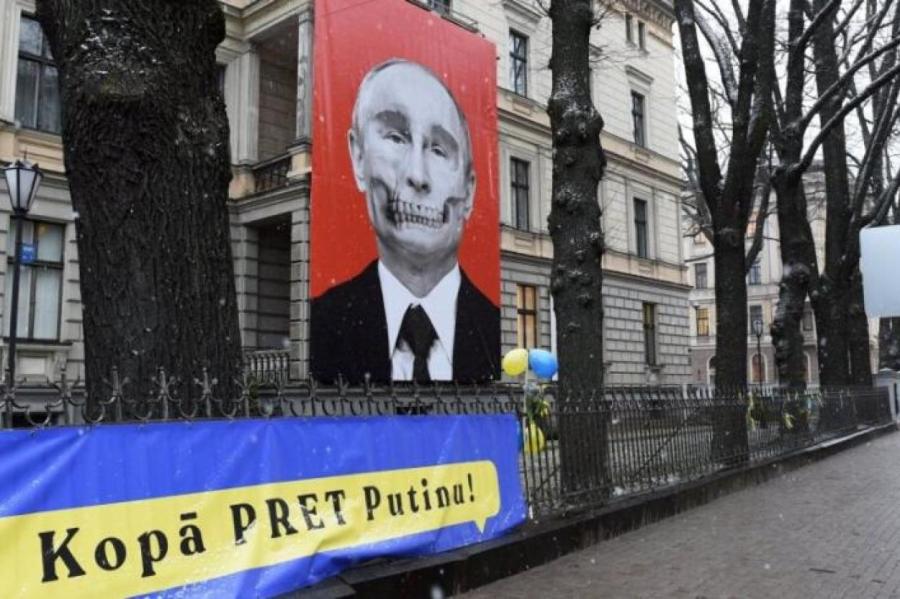 Музей просит пожертвование 5500 евро на восстановление плаката с черепом Путина