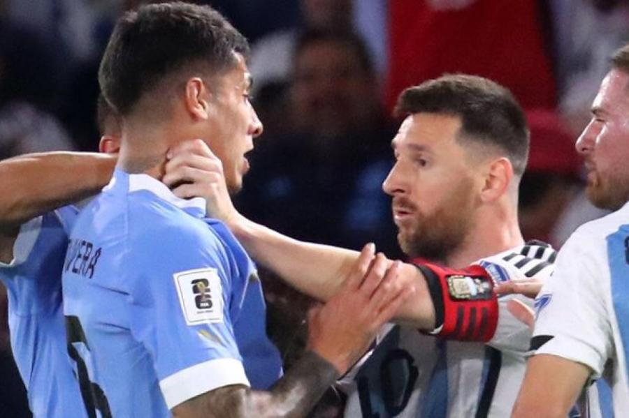Месси схватил за горло уругвайского футболиста в отборе на чемпионат мира