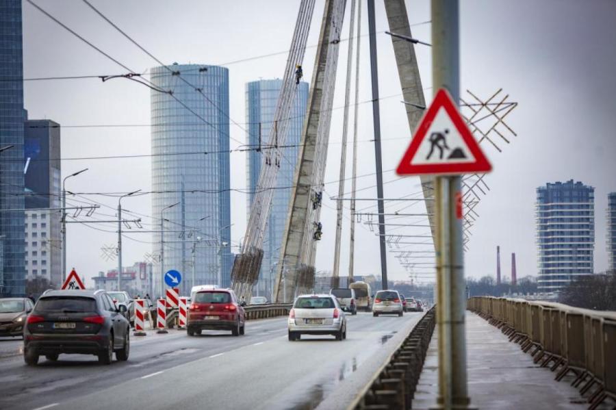 Решено: на Вантовом мосту расширят пешеходные и добавят велосипедные дорожки