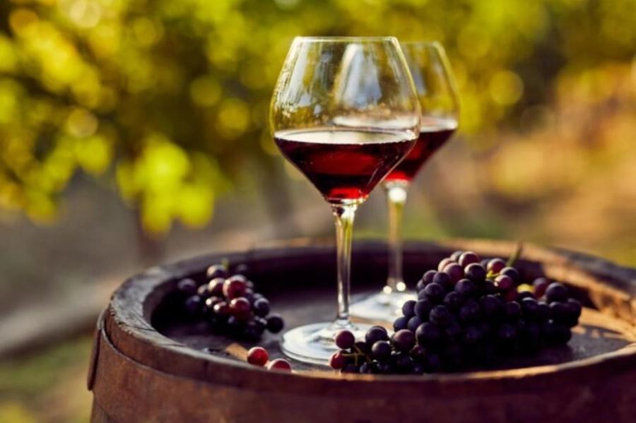Ученые объяснили, почему после красного вина болит голова