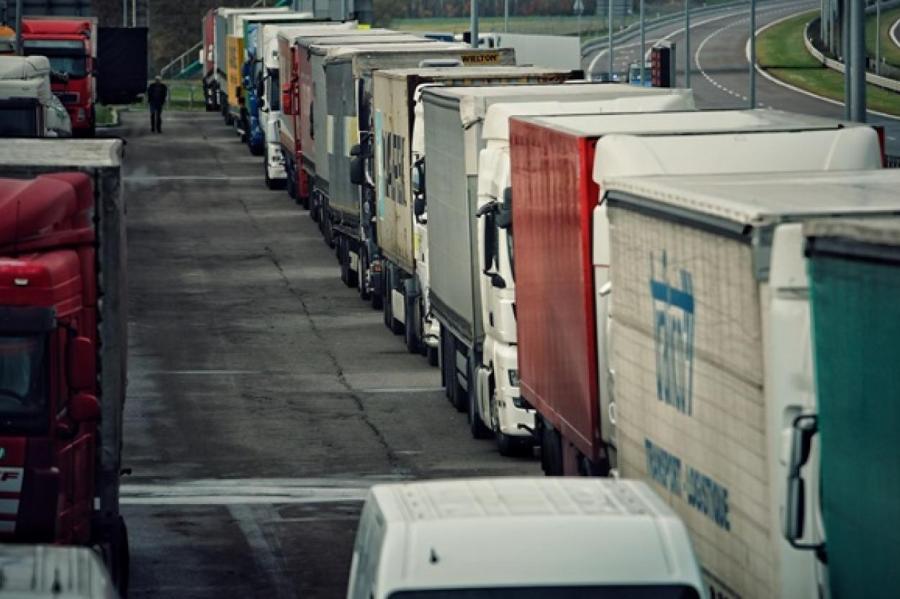 Украинские власти эвакуируют шоферов с границы, заблокированной поляками (ВИДЕО)