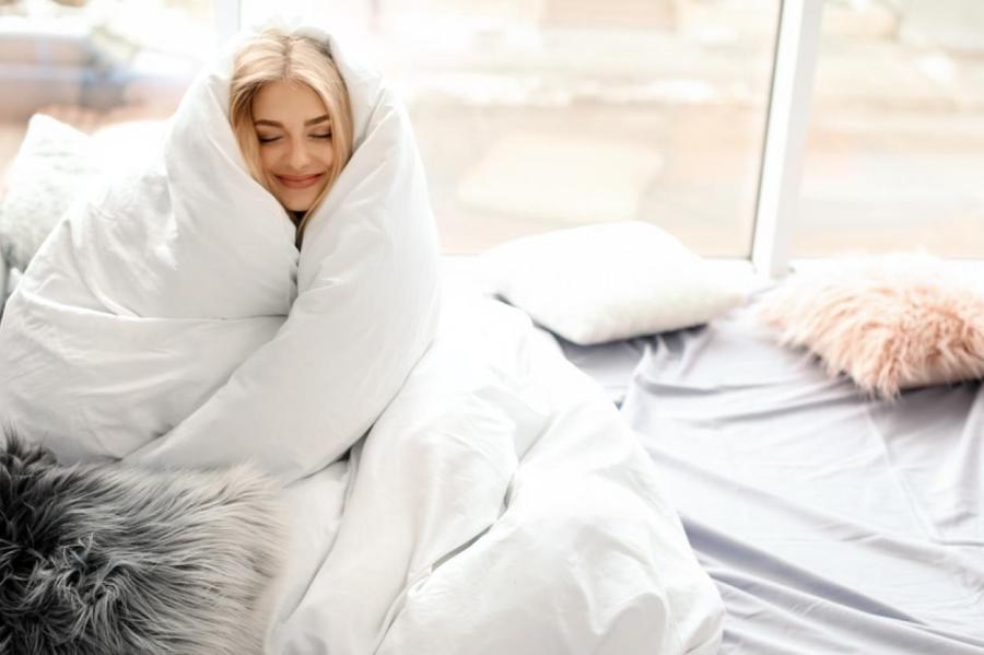 Максимально теплое одеяло или уютная пижама: как теплее спать-то?