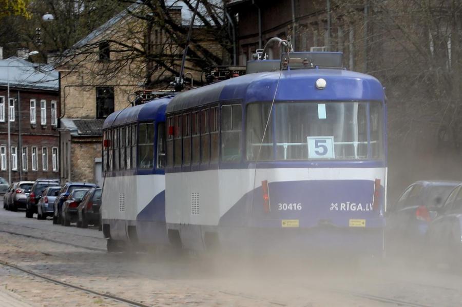 Зайчики в трамвайчике: раскрыт секрет давки в рижском общественном транспорте