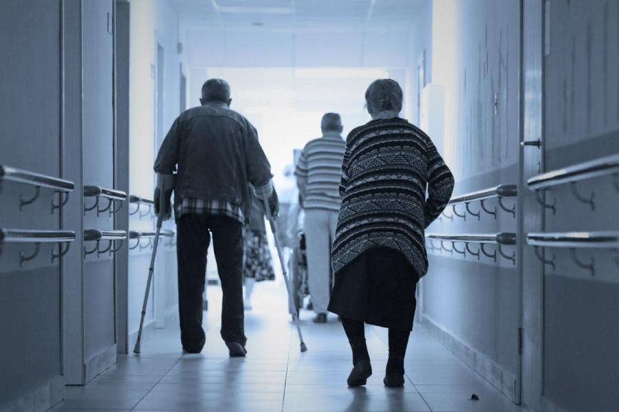 Любовь против здравого смысла: что происходит в латвийском доме престарелых