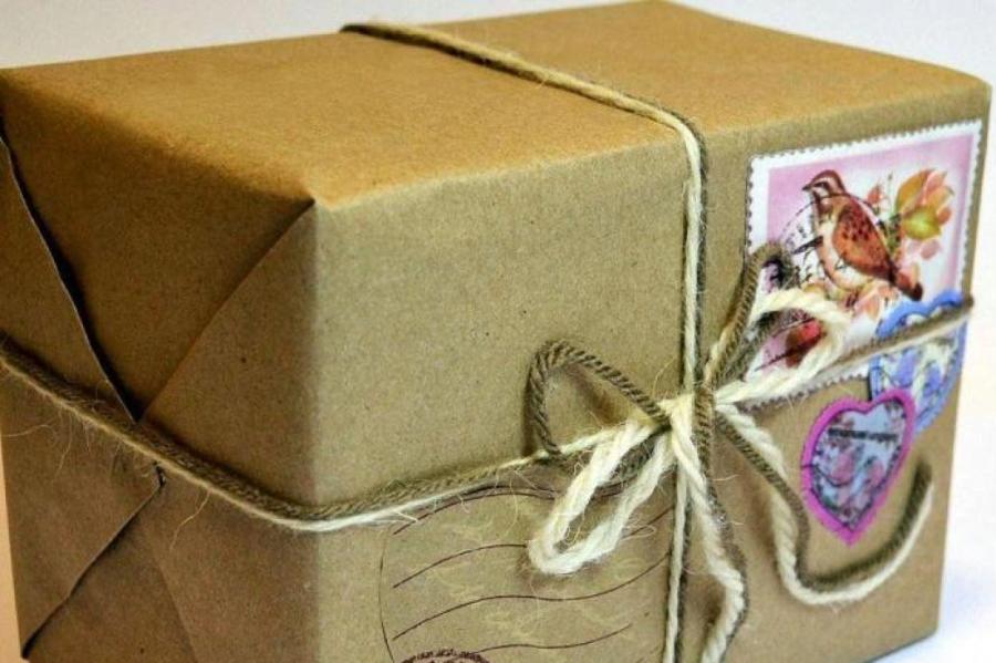 Почтальоны не успевают доставить посылки к праздникам