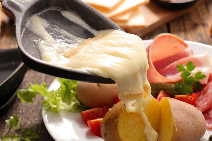Знаменитый французский сыр оказался ядовитым (ВИДЕО)