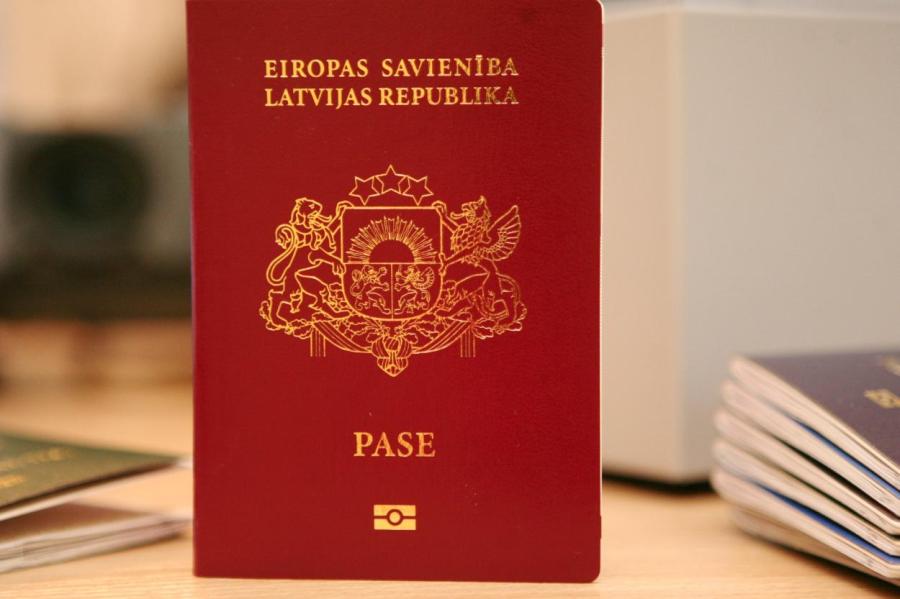 Готовимся: пошлину за выдачу латвийских паспортов поднимут вдвое