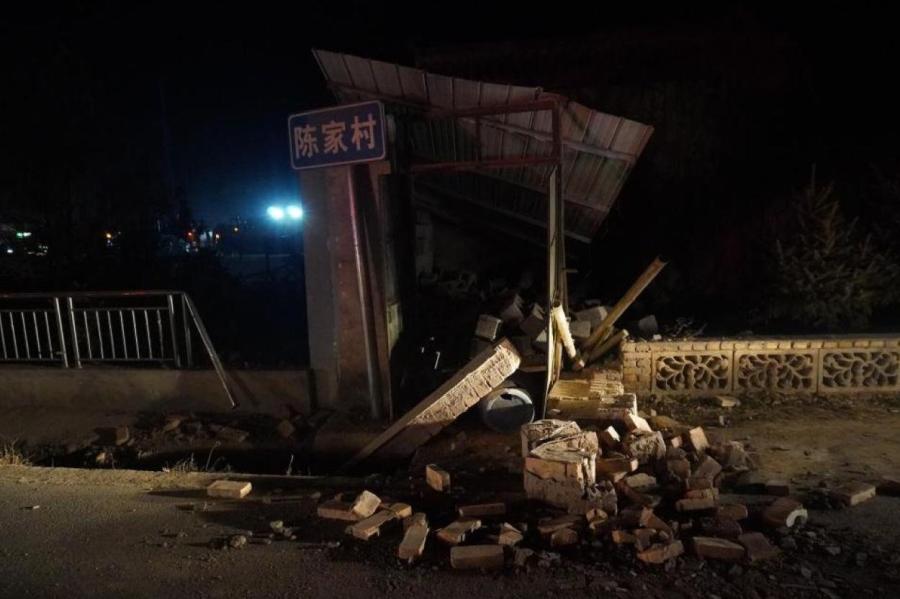 Землетрясение на северо-западе Китая: более 100 погибших