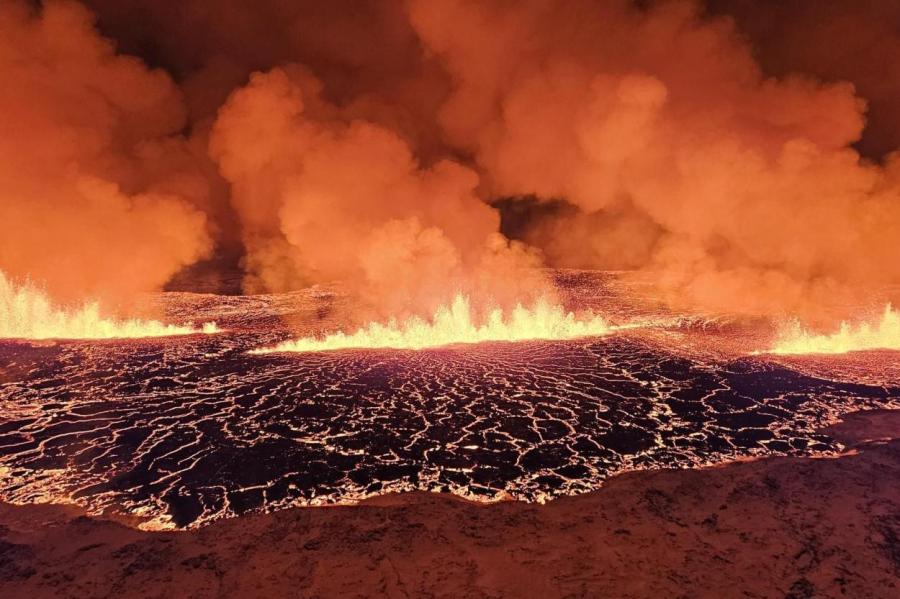 На юго-западе Исландии происходит извержение вулкана