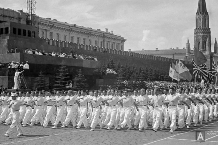 Я люблю, когда парады: вместо Парижа русские спортсмены пройдут у Кремля (ВИДЕО)