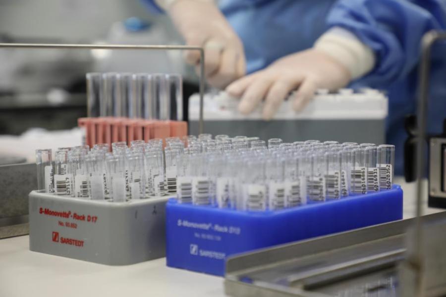 Латвия потеряла миллионы евро из-за неиспользованных вакцин против Covid-19