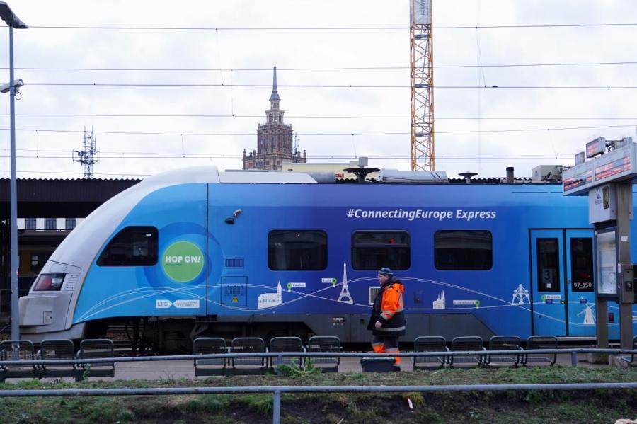Начинает курсировать поезд Вильнюс-Рига; литовцы хотят доехать и до Таллина