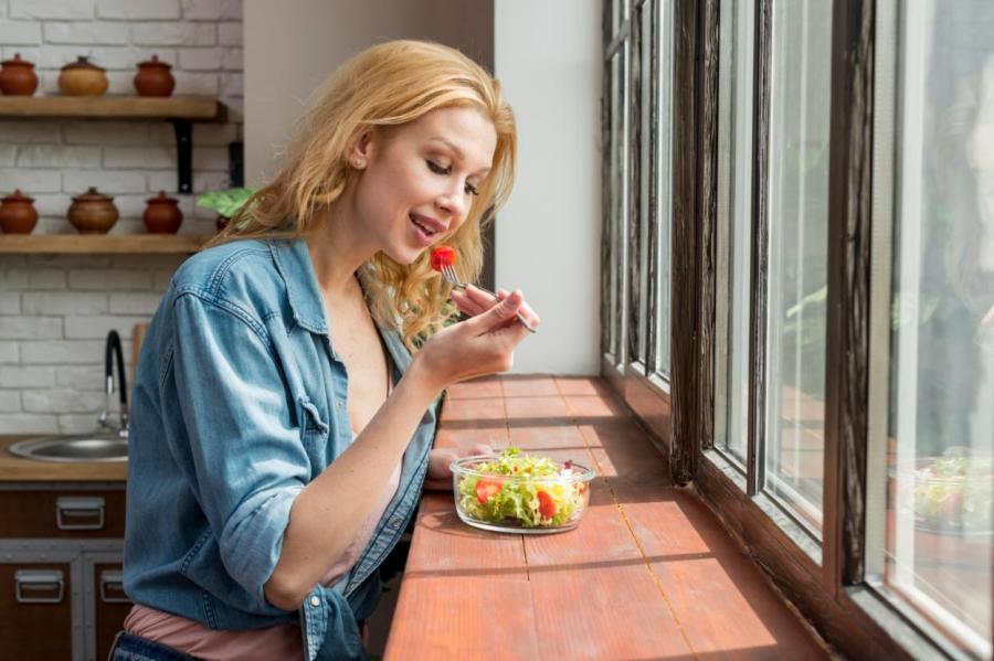 Ешь не торопясь: 8 преимуществ медленного приема пищи для здоровья