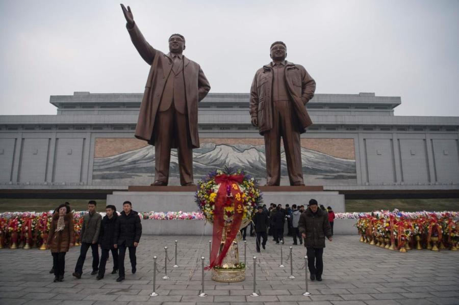 Северная Корея выпустила сотни снарядов в сторону южнокорейских островов