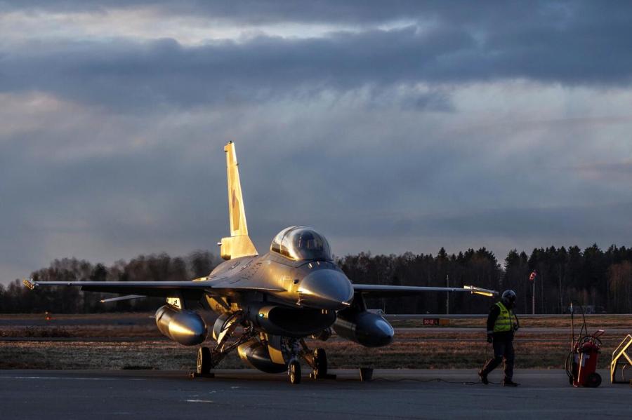 Дания перенесла сроки передачи Украине истребителей F-16