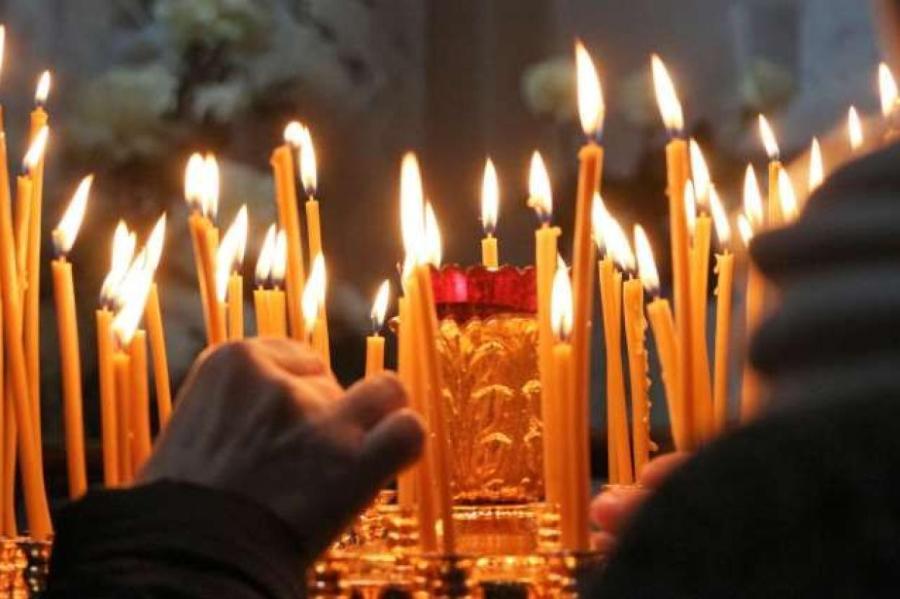 Как правильно ставить свечи в храме на Рождество?