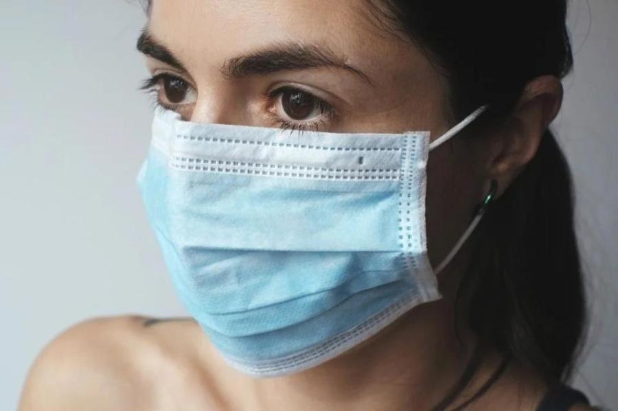 Испания возвращает в больницы маски из-за гриппа