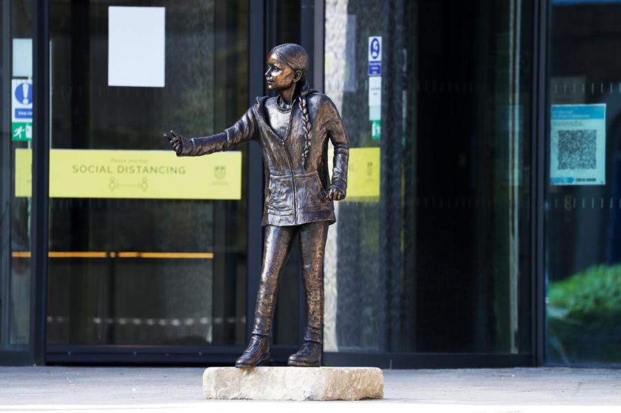 В Британии демонтировали статую Греты Тунберг, признанную пустой тратой денег