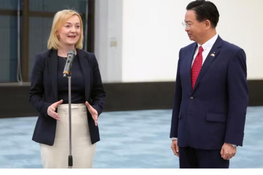 Экс-премьер Великобритании Лиз Трасс лоббировала бизнес с Китаем (ВИДЕО)