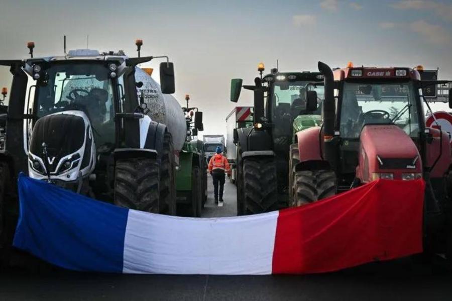 Трагический протест: на фермеров Франции наезжают во всех смыслах (ВИДЕО)