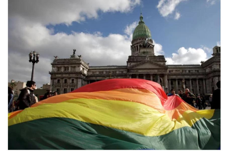 Пора валить: русские ЛГБТ выбирают Аргентину (ВИДЕО)