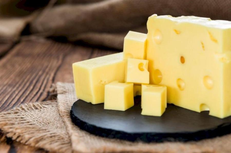 Сыр заставляет нас толстеть и вот почему — объясняют диетологи
